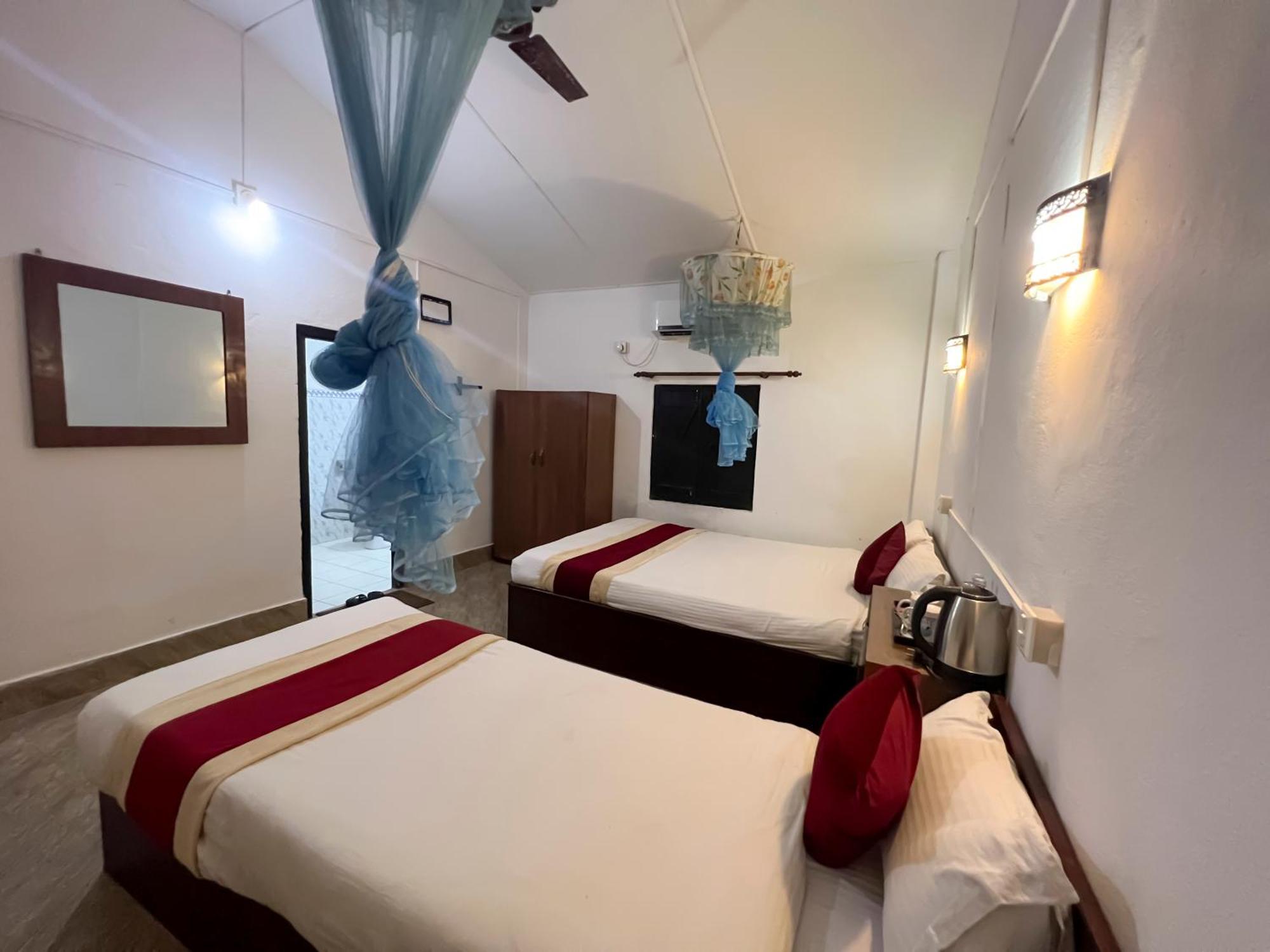 Hotel Ama Garden Sauraha Exterior foto